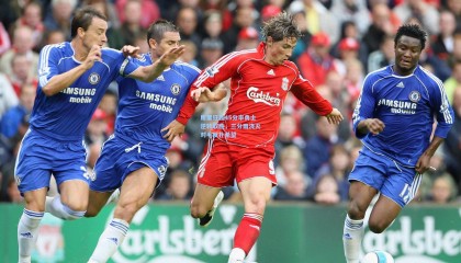 壹号娱乐官网-库里狂轰45分率勇士逆转取胜，三分雨浇灭对手反扑希望