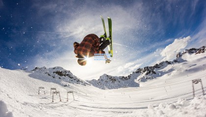 壹号娱乐下载_意甲联赛激战正酣，国际米兰紧追尤文图斯，AC米兰陷入低谷