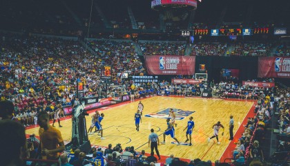 壹号娱乐-德甲联赛激战正酣，拜仁慕尼黑紧追领头羊勒沃库森